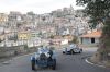 Bugatti Type 40 (1927) e BMW 328 Roadster(1938) lungo il percorso, sullo sfondo Castiglione di Sicilia, nella tratta tra Taormina a il Parco dei Nebrodi.