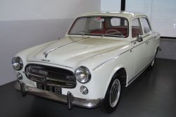 PEUGEOT (F) 403