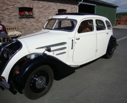 PEUGEOT (F) 402 LIMOUSINE