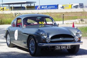Un Jensen 541 alla partenza